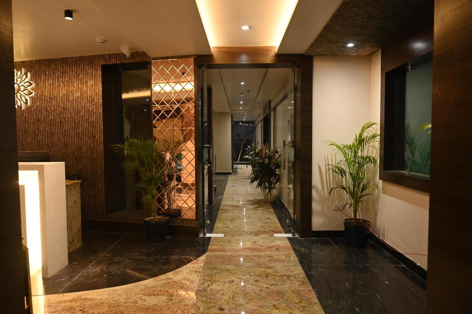 Hotel Sainik Grand — Photos 3