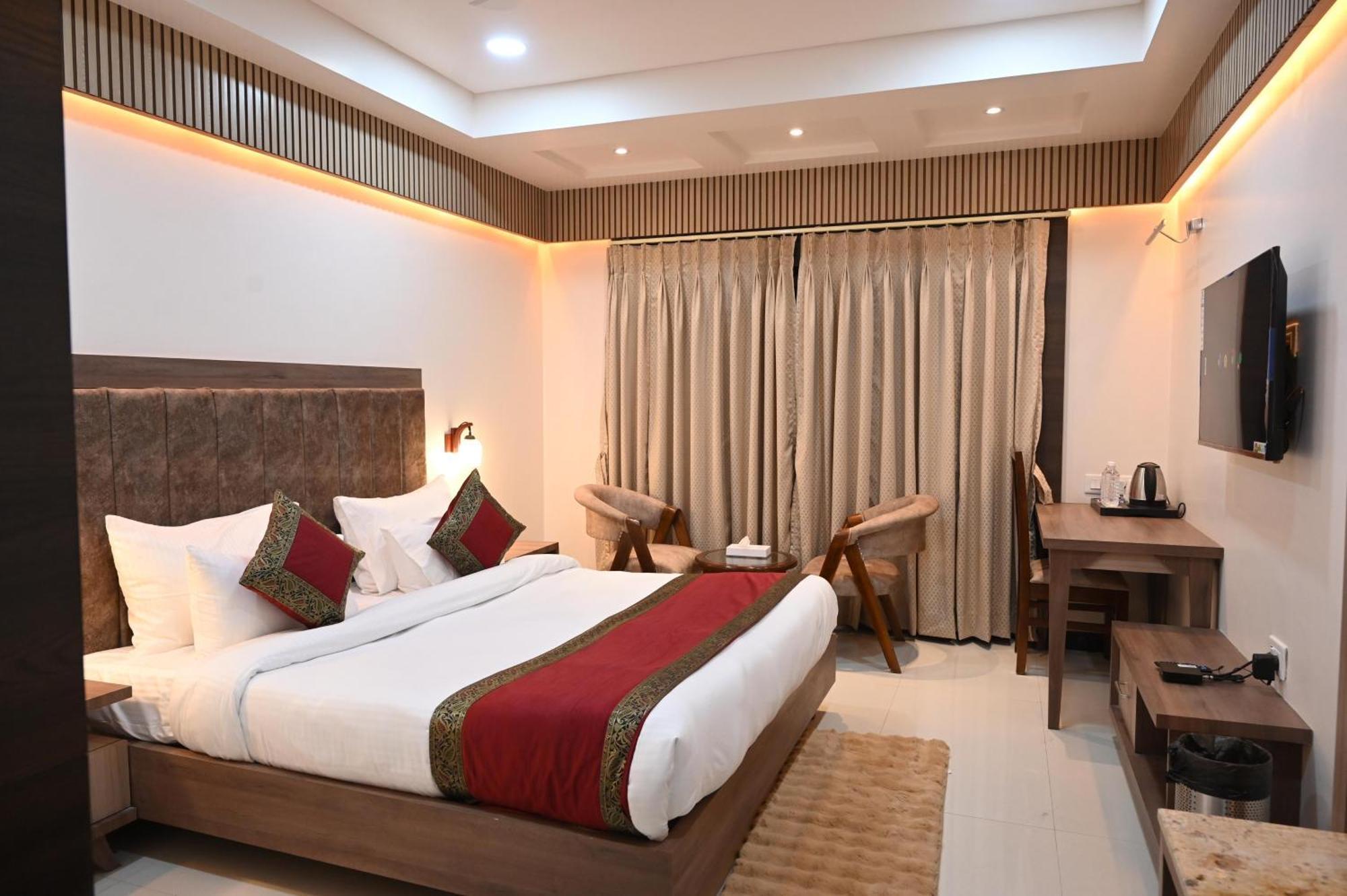 Hotel Sainik Grand — Photos 1